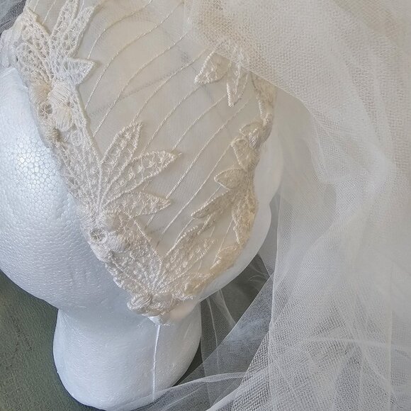1940s 50s Juliet Cap Veil Crochet Floral Lace Wired For Updo White 4 Layer Tulle main image 7